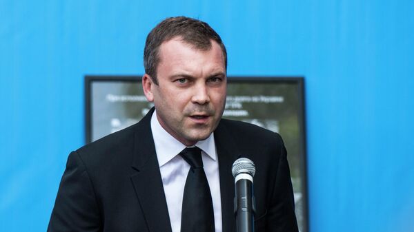 Телеведущий Евгений Попов ведет переговоры об участии в выборах