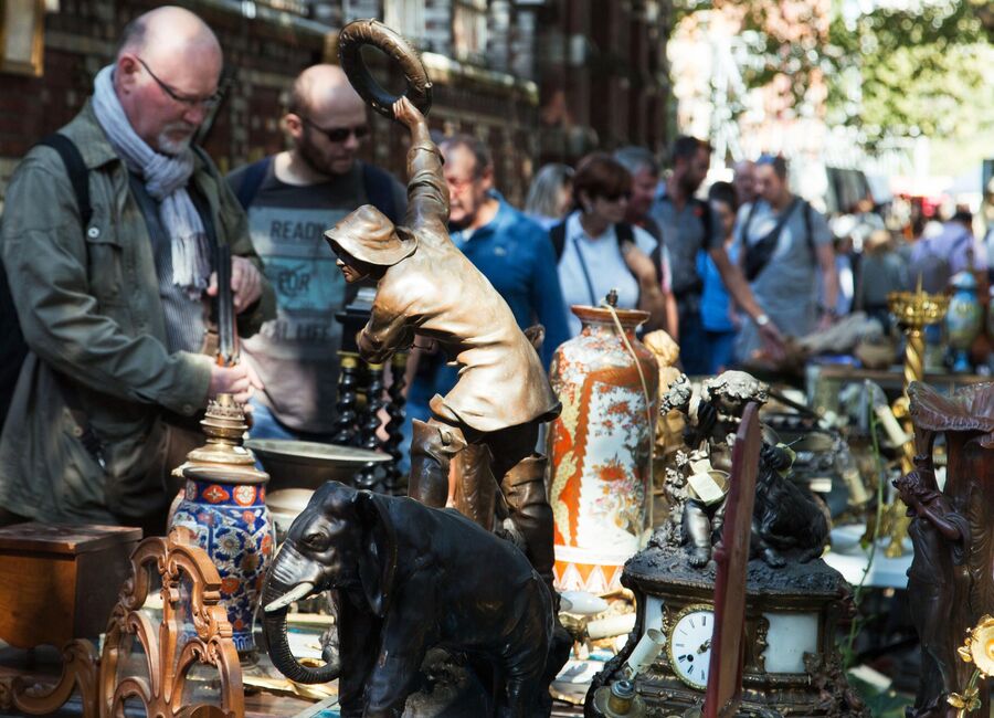 Блошиный рынок La Braderie в Лилле Блошиный рынок La Braderie в Лилле