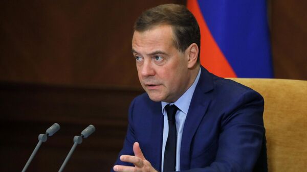 Медведев назвал плюсы четырехдневной рабочей недели