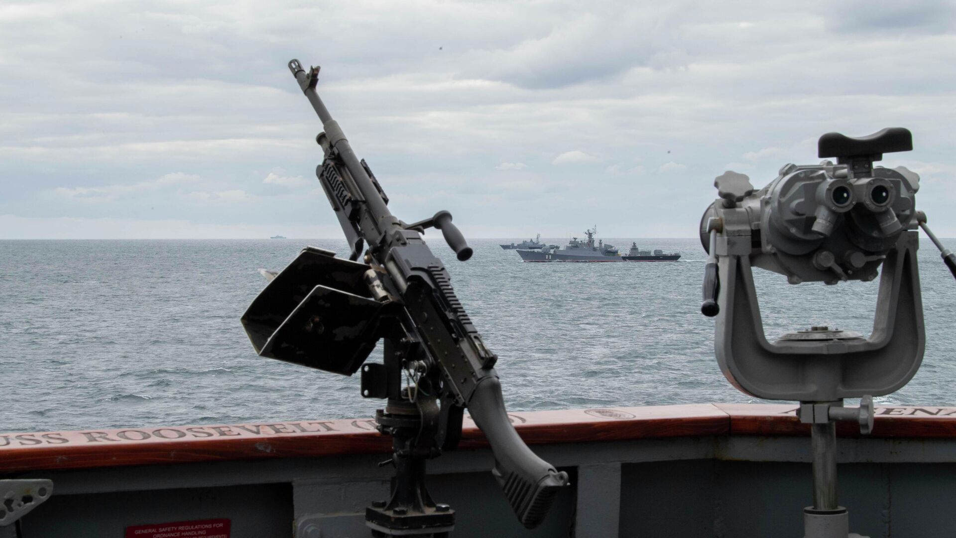Украинский эксперт призвал США оставить корабли в Черном море