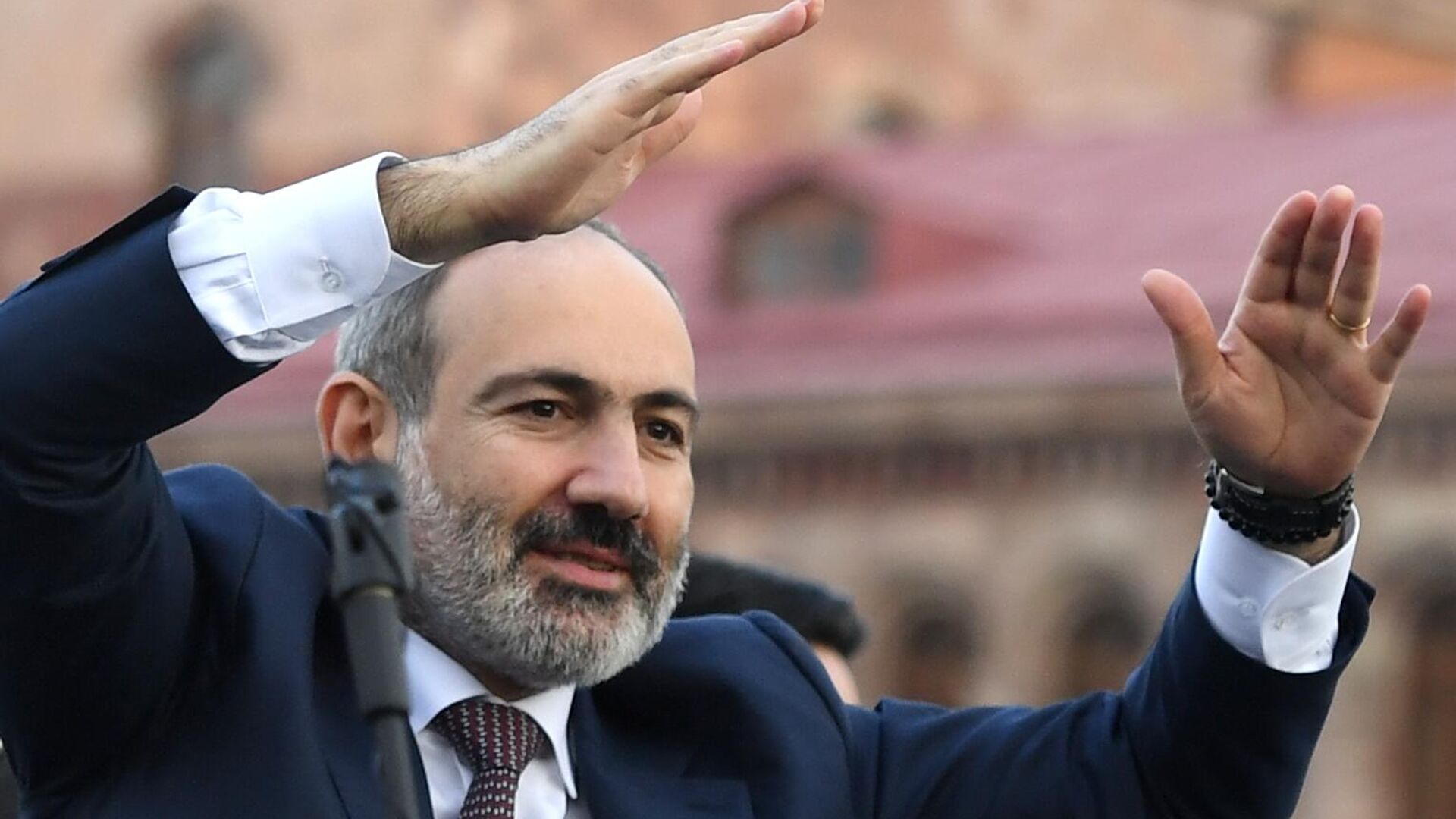 Премьер-министр Никол Пашинян выступает перед своими сторонниками в Ереване Премьер-министр Никол Пашинян выступает перед своими сторонниками в Ереване - РИА Новости, 1920, 27.02.2021