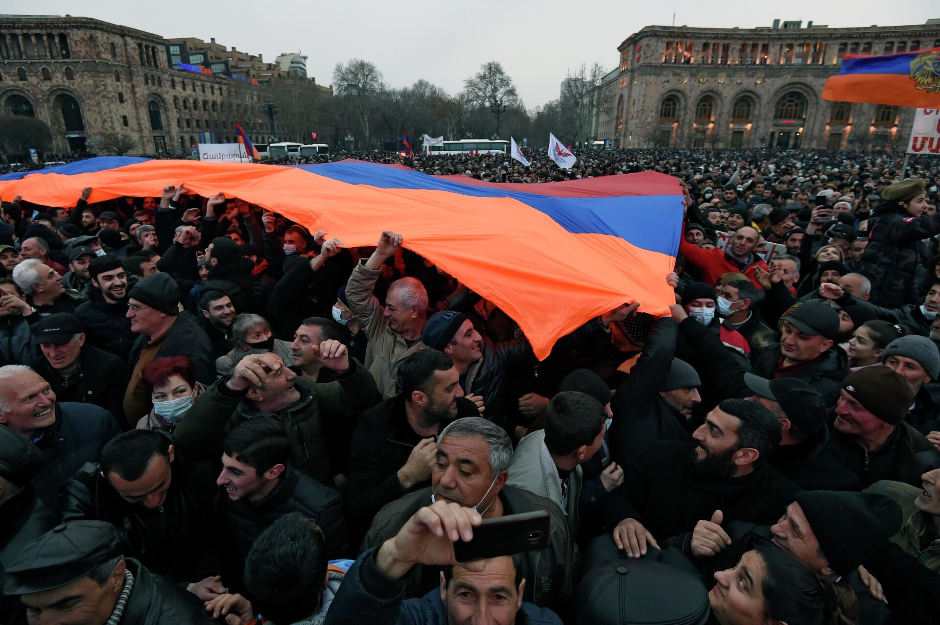 Акция сторонников премьер-министра Армении Никола Пашиняна в Ереване Акция сторонников премьер-министра Армении Никола Пашиняна в Ереване - РИА Новости, 1920, 02.03.2021