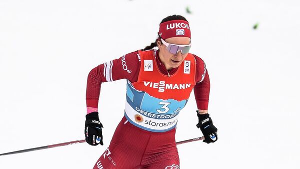 Наталья Непряева (Россия) во время соревнований по лыжным гонкам на чемпионате мира-2021 по лыжным видам спорта в немецком Оберстдорфе. Наталья Непряева (Россия) во время соревнований по лыжным гонкам на чемпионате мира-2021 по лыжным видам спорта в немецком Оберстдорфе.