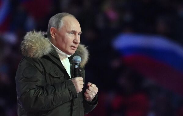 Президент РФ Владимир Путин на концерте в Лужниках в честь воссоединения Крыма и России Президент РФ Владимир Путин на концерте в Лужниках в честь воссоединения Крыма и России