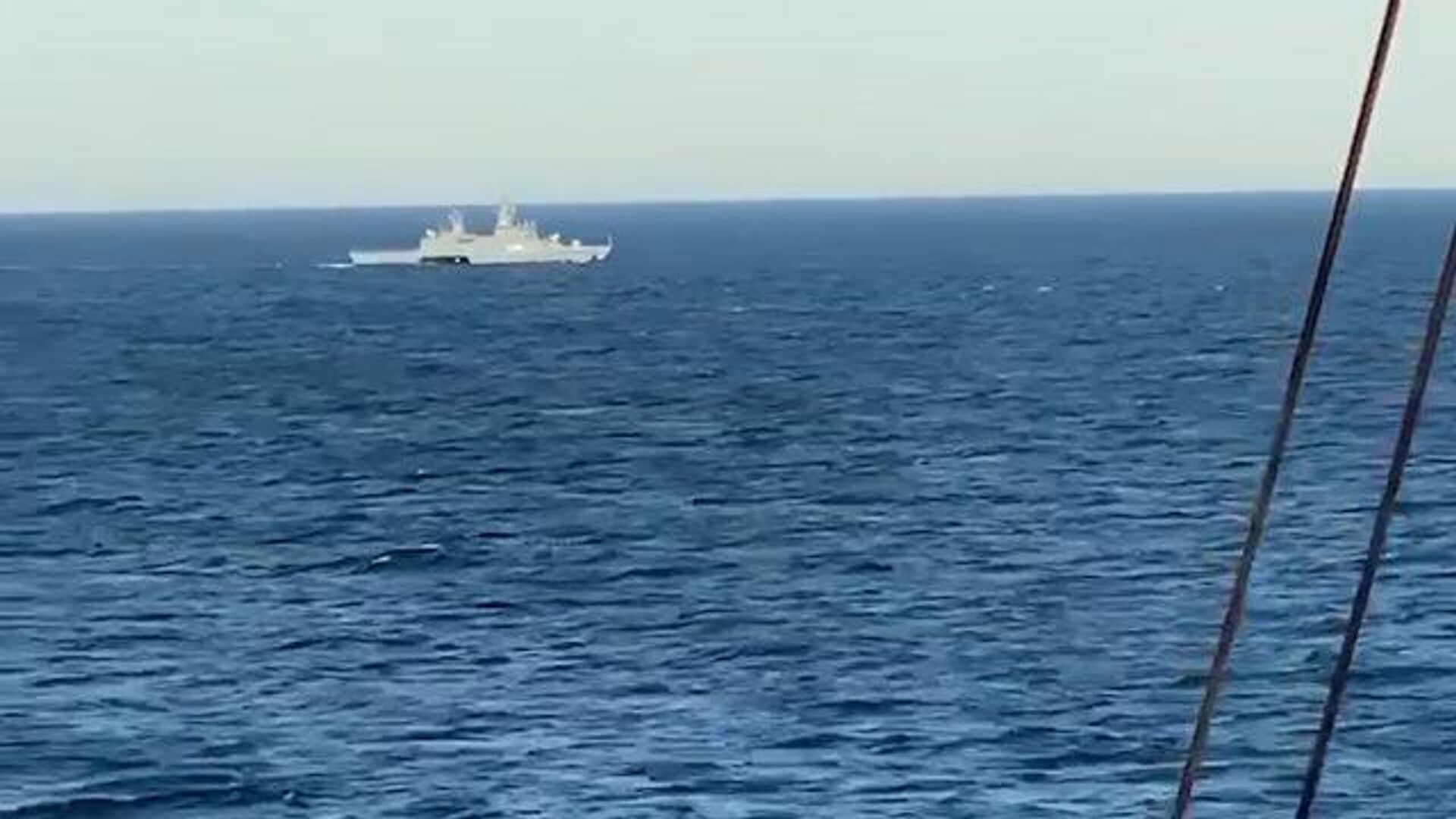 Кадры кораблей и самолета в зоне строительства газопровода Северный поток - 2 Кадры кораблей и самолета в зоне строительства газопровода Северный поток - 2 - РИА Новости, 1920, 01.04.2021
