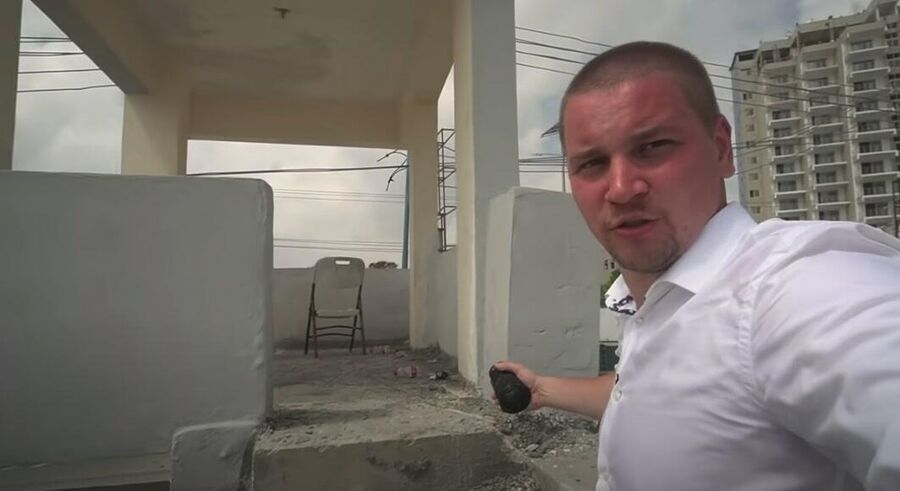 Журналист, автор ютьюб-канала The Люди Антон Лядов в Сомали Журналист, автор ютьюб-канала The Люди Антон Лядов в Сомали