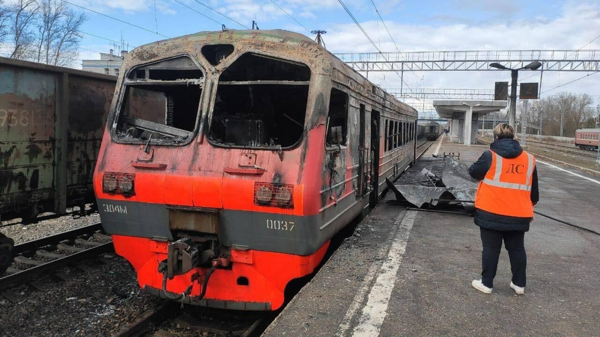 Движение поездов на МЦД-1 приостановили из-за пожара