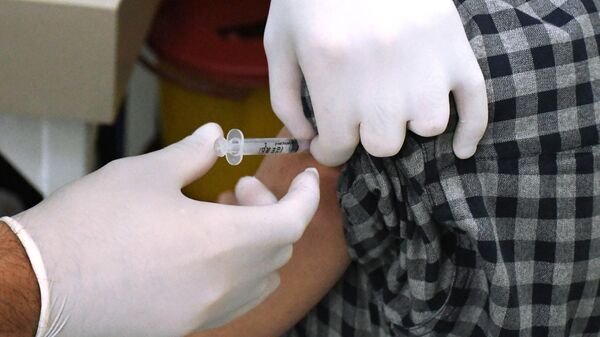 Роспотребнадзор рассказал, влияют ли вакцины на возможность иметь детей 