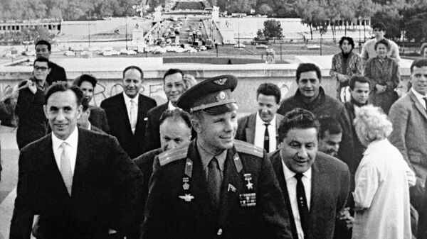 Лётчик-космонавт СССР, Герой Советского Союза Юрий Гагарин во время посещения Французской Республики Лётчик-космонавт СССР, Герой Советского Союза Юрий Гагарин во время посещения Французской Республики