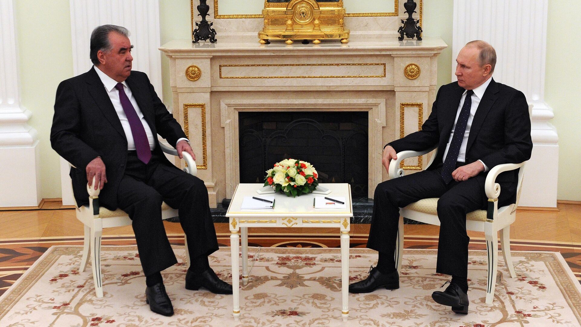 Президент РФ Владимир Путин и президент Таджикистана Эмомали Рахмон во время встречи - РИА Новости, 1920, 08.05.2021
