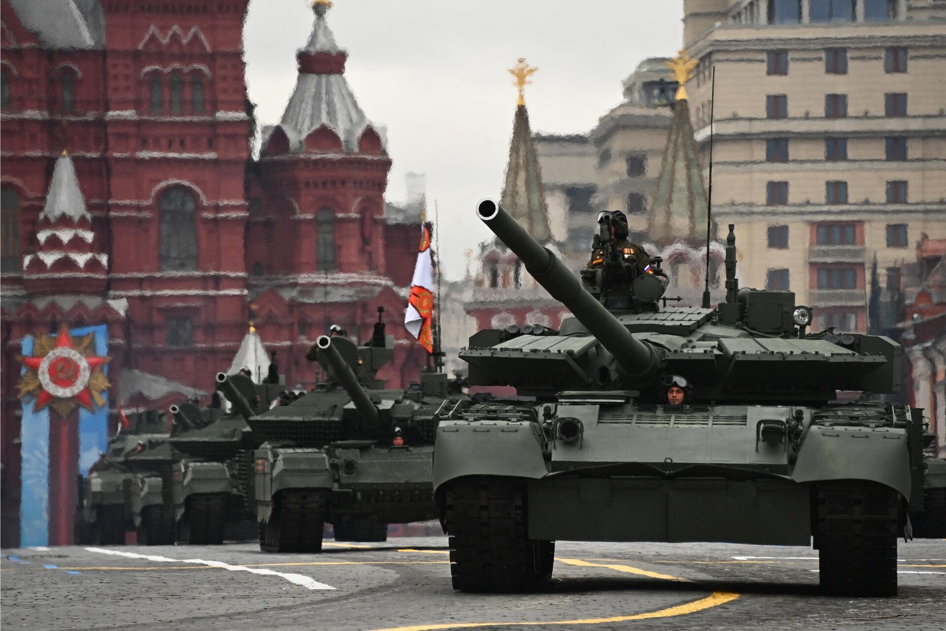 Танки Т-72Б3М на военном параде в честь 76-й годовщины Победы в Великой Отечественной войне в Москве Танки Т-72Б3М на военном параде в честь 76-й годовщины Победы в Великой Отечественной войне в Москве - РИА Новости, 1920, 09.05.2021