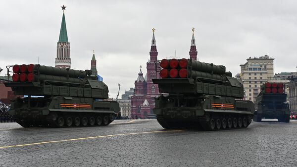 Зенитно-ракетный комплекс (ЗРК) Бук-М3 на военном параде в честь 76-й годовщины Победы в Великой Отечественной войне в Москве Зенитно-ракетный комплекс (ЗРК) Бук-М3 на военном параде в честь 76-й годовщины Победы в Великой Отечественной войне в Москве