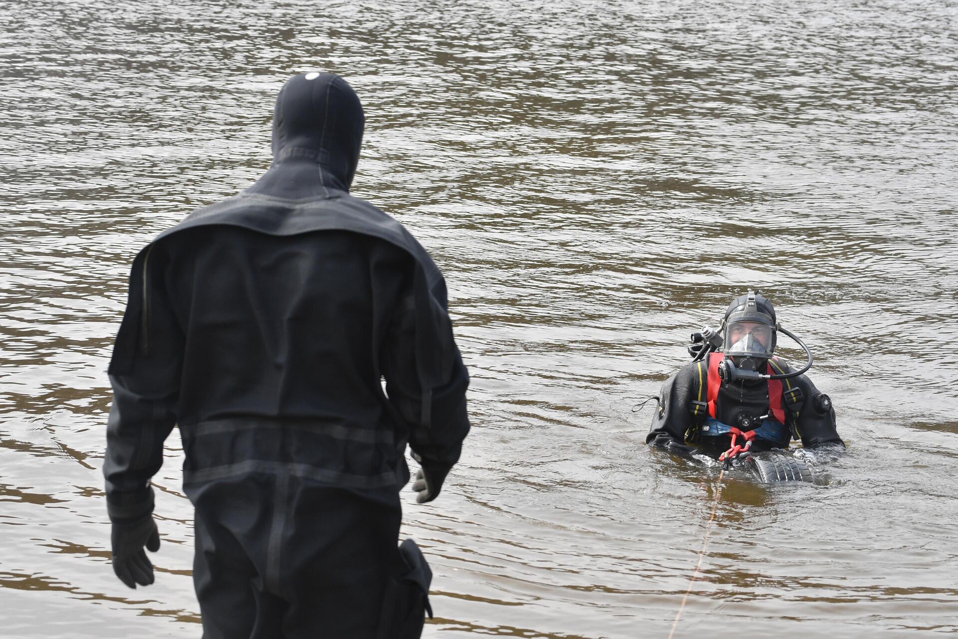 Водолазное обследование пляжа в Серебряном Бору Водолазное обследование пляжа в Серебряном Бору - РИА Новости, 1920, 12.05.2021