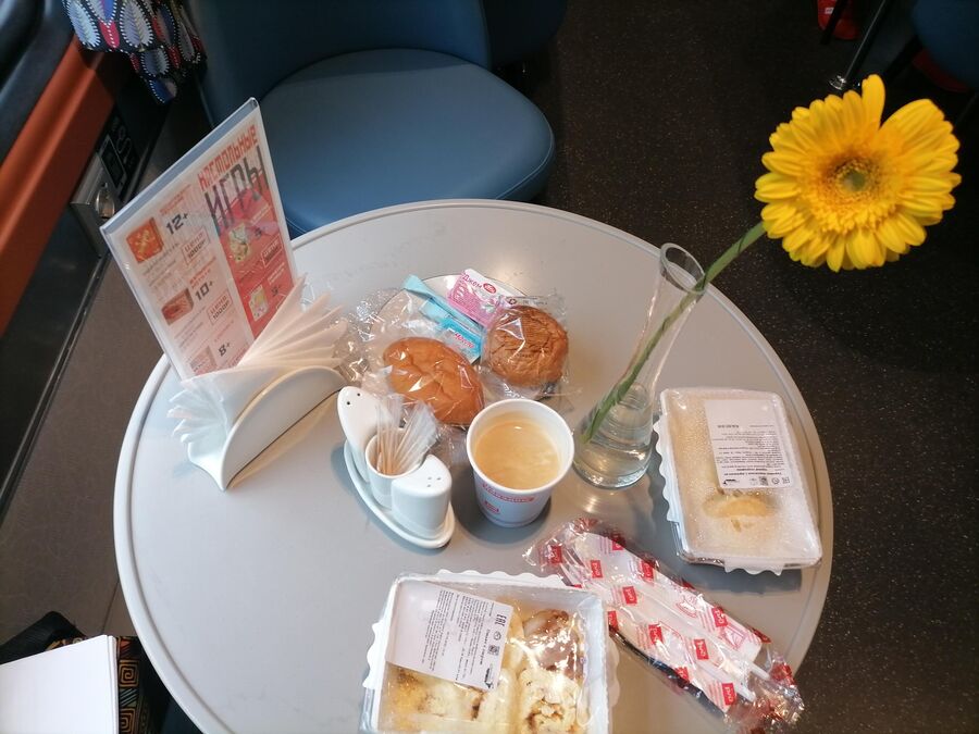 Завтрак в туристическом поезде