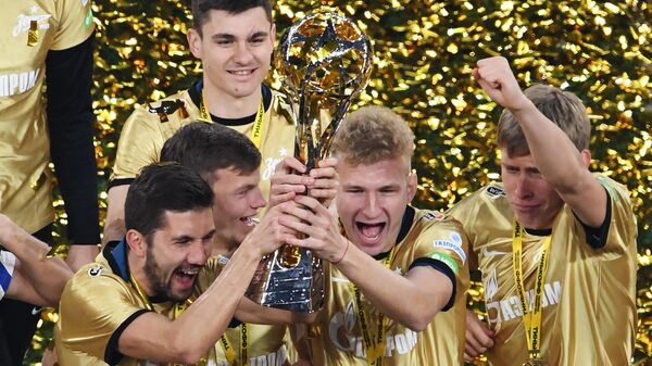 Награждение игроков ФК Зенит - чемпионов России по футболу Награждение игроков ФК Зенит - чемпионов России по футболу