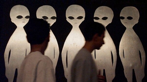 Посетители Международного музея НЛО в США Посетители Международного музея НЛО в США