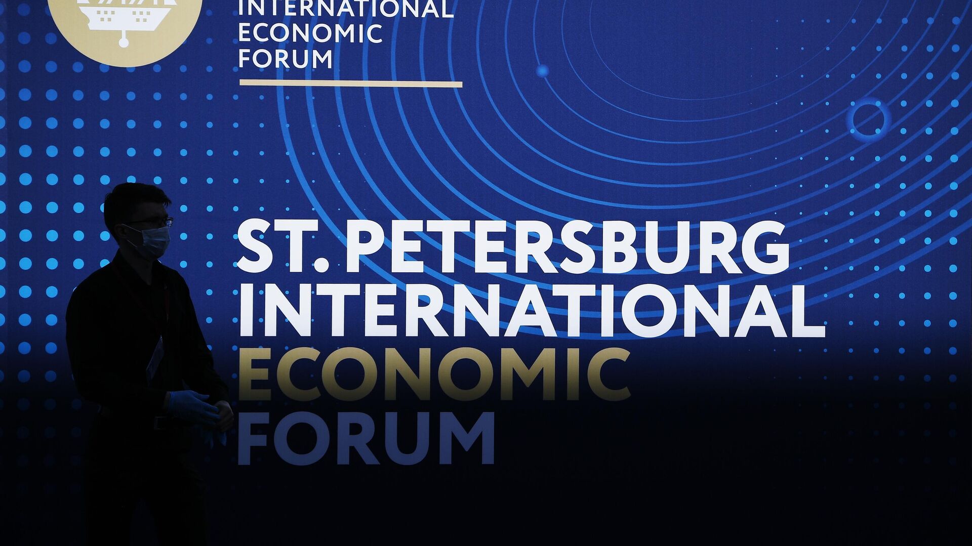 Стенд с символикой Петербургского международного экономического форума - 2021 - РИА Новости, 1920, 04.06.2021