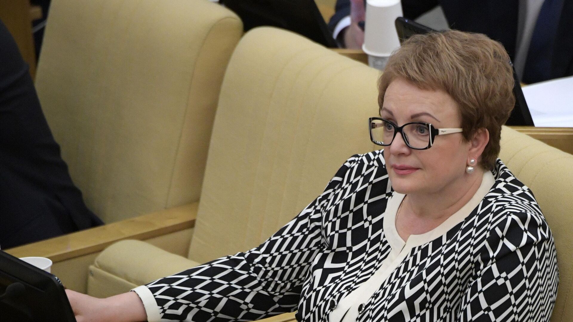 Депутат ГД Черняева попросила досрочно сложить с нее полномочия