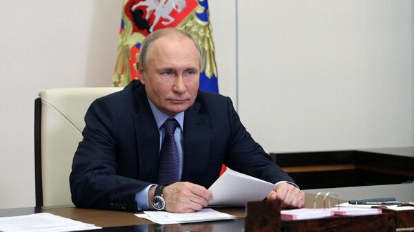 Путин поручил дать право на пособие на ребенка опекуну