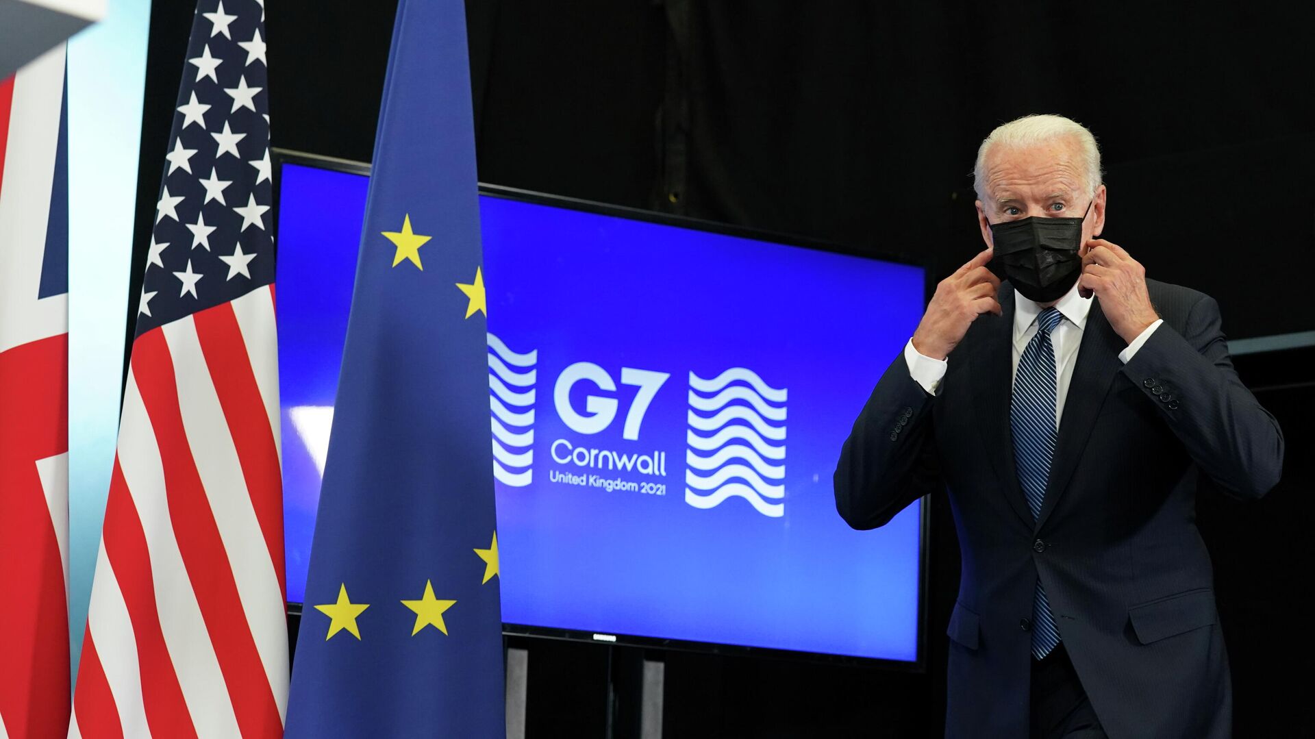 Президент США Джо Байден во время пресс-конференции по итогу саммита G7 в аэропорту Корнуолл в Великобритании Президент США Джо Байден во время пресс-конференции по итогу саммита G7 в аэропорту Корнуолл в Великобритании - РИА Новости, 1920, 14.06.2021
