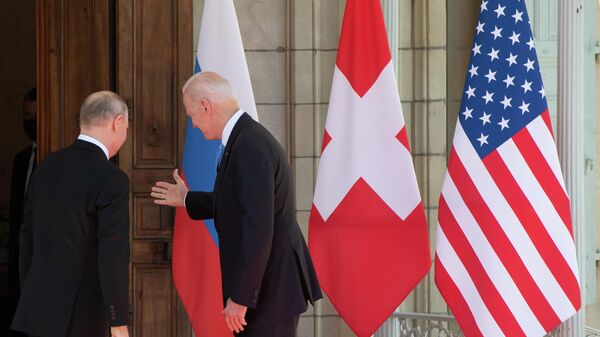 Президент РФ Владимир Путин и президент США Джо Байден во время встречи на вилле Ла Гранж в Женеве Президент РФ Владимир Путин и президент США Джо Байден во время встречи на вилле Ла Гранж в Женеве