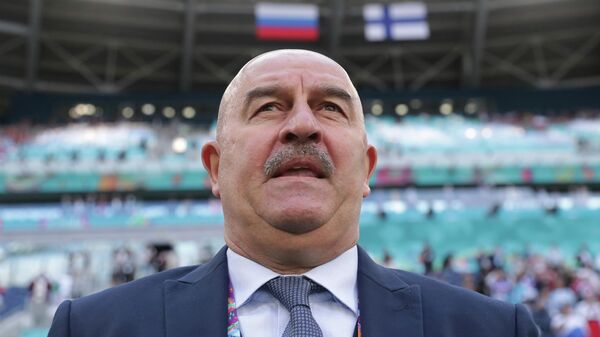 Главный тренер сборной России Станислав Черчесов. Главный тренер сборной России Станислав Черчесов.
