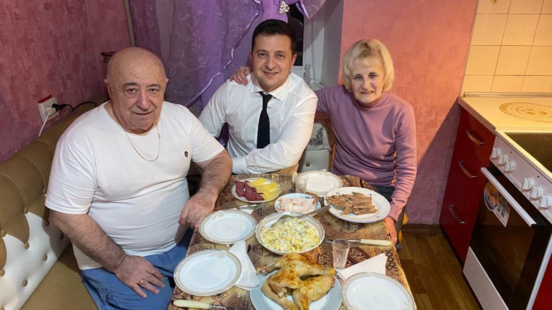 Кто родители зеленского президента украины фото биография