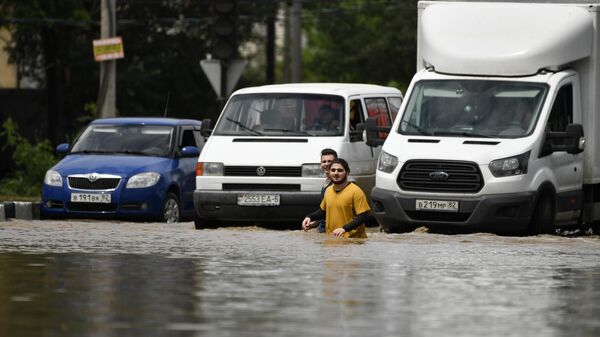 Расчистка Керчи от последствий наводнения займет неделю, заявил мэр