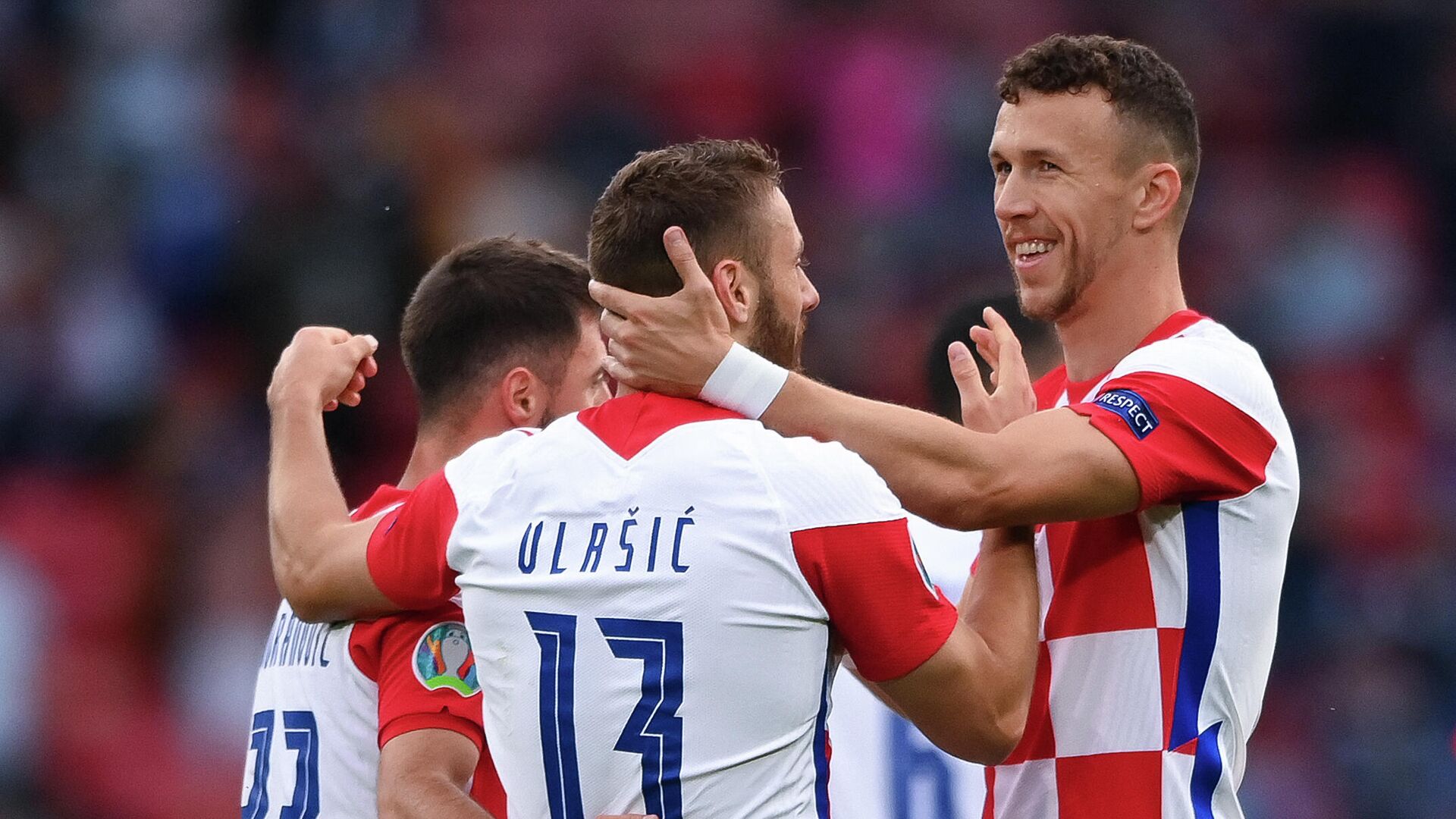 Croatia's midfielder Nikola Vlasic (C) celebrates with teammates after scoring the first goal during the UEFA EURO 2020 Group D football match between Croatia and Scotland at Hampden Park in Glasgow on June 22, 2021. (Photo by Stu Forster / POOL / AFP) Croatia's midfielder Nikola Vlasic (C) celebrates with teammates after scoring the first goal during the UEFA EURO 2020 Group D football match between Croatia and Scotland at Hampden Park in Glasgow on June 22, 2021. (Photo by Stu Forster / POOL / AFP) - РИА Новости, 1920, 22.06.2021