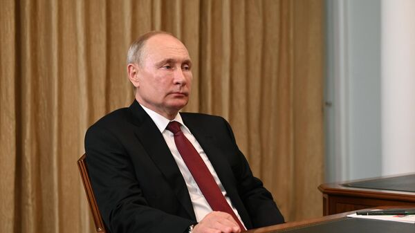 Путин обвинил Украину в переписывании истории