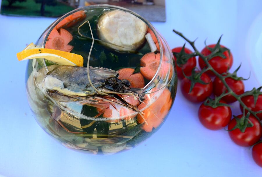 Блюдо из морепродуктов на рыбном фестивале в Батуми Блюдо из морепродуктов на рыбном фестивале в Батуми