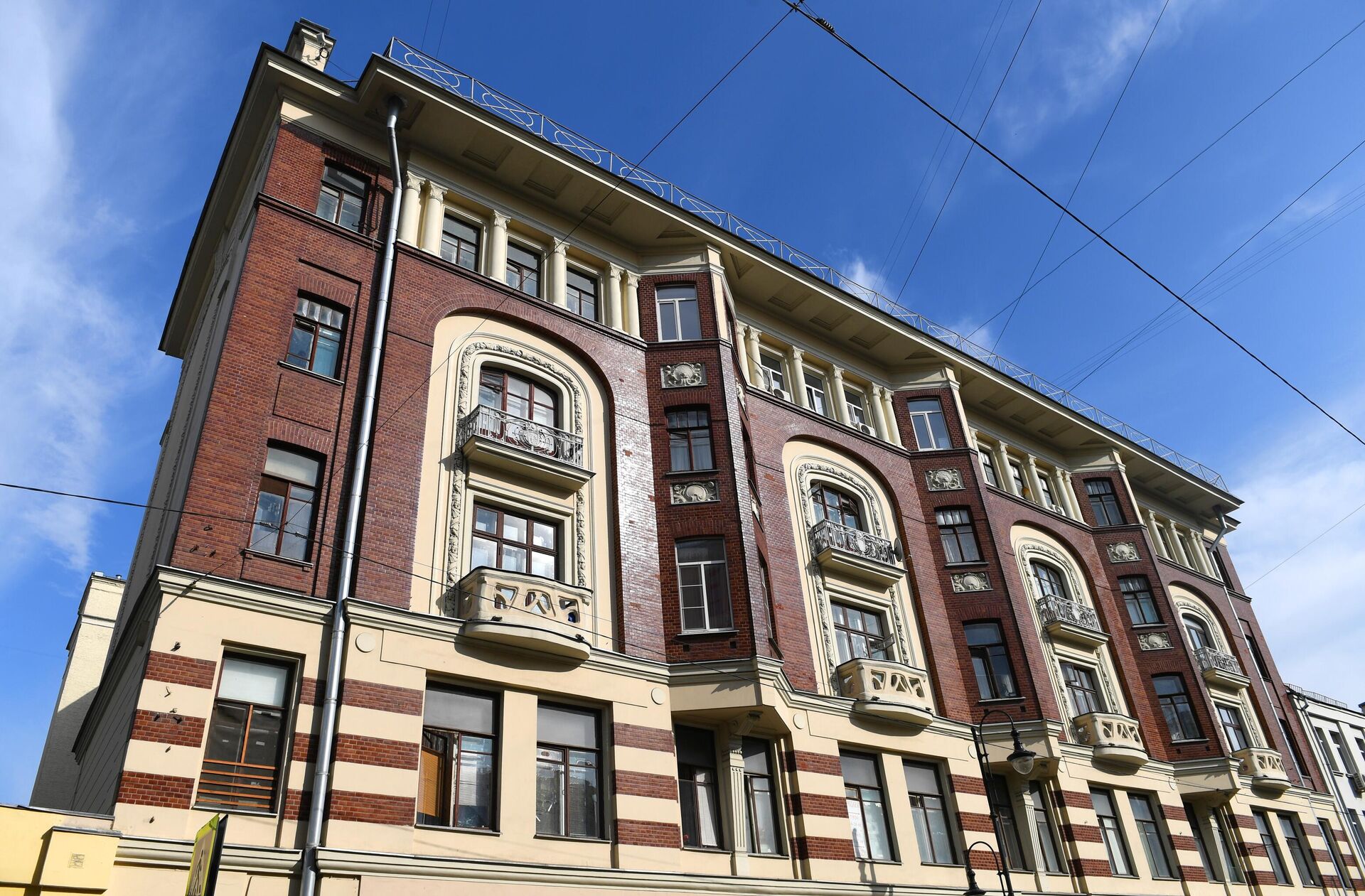 Многоквартирный дом на Большой Дмитровке, 22 в Москве Многоквартирный дом на Большой Дмитровке, 22 в Москве - РИА Новости, 1920, 14.07.2021