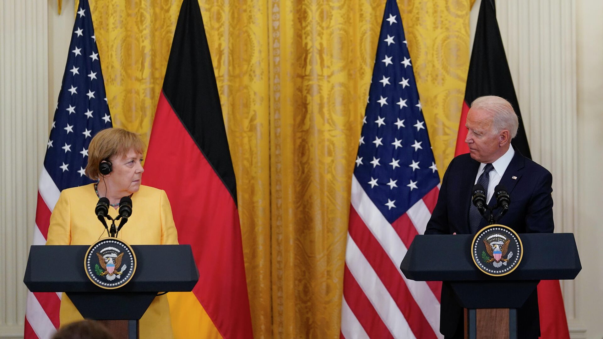 Президент США Джо Байден и канцлер ФРГ Ангела Меркель на пресс-конференции в Белом доме - РИА Новости, 1920, 02.08.2021