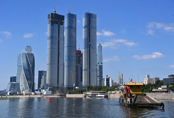 Работа ГУП Мосводосток по очистке реки Работа ГУП Мосводосток по очистке реки