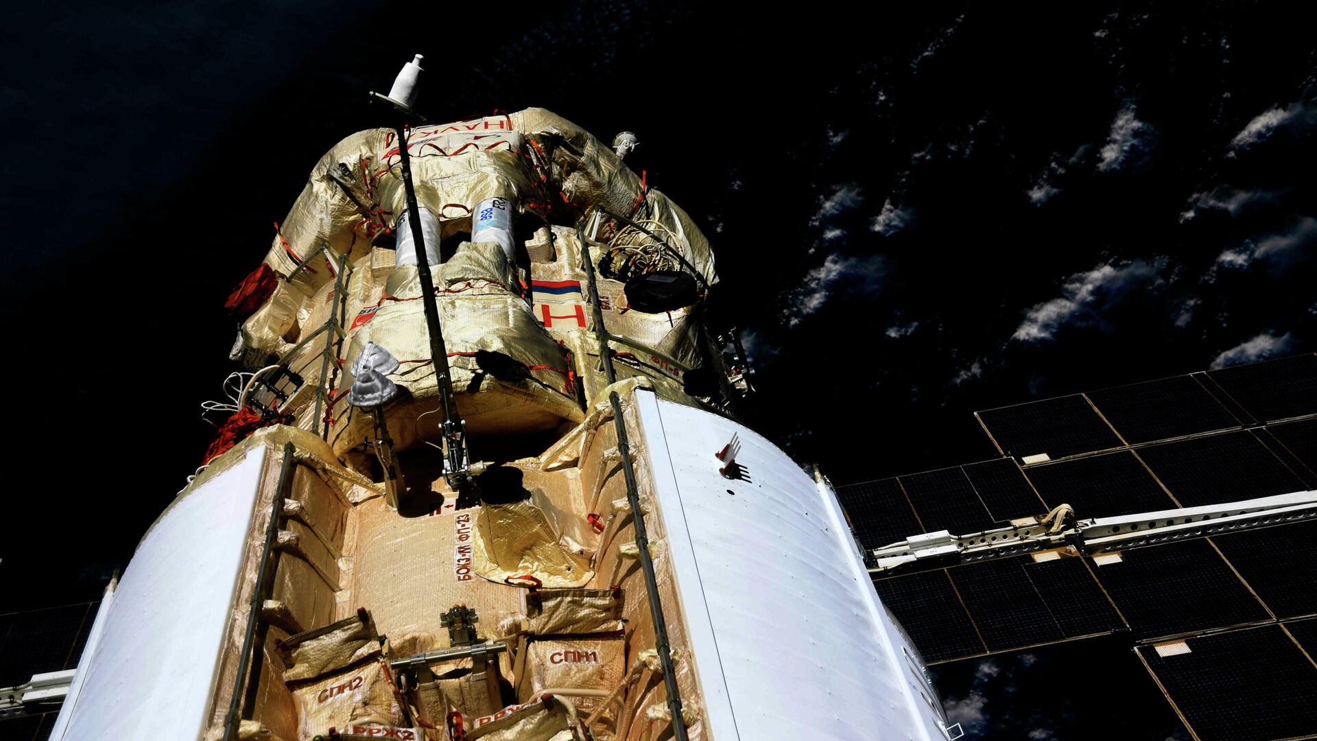 Орбиту МКС скорректируют перед прилетом корабля "Союз" с актрисой Пересильд