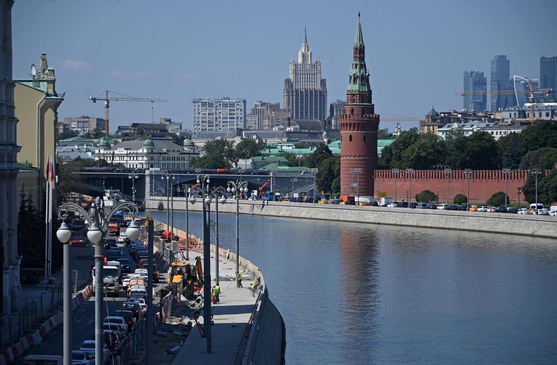 Работы по благоустройству набережных на острове Балчуг в Москве Работы по благоустройству набережных на острове Балчуг в Москве - РИА Новости, 1920, 04.08.2021