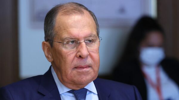 Лавров обвинил Запад в попытке повлиять на выборы в России