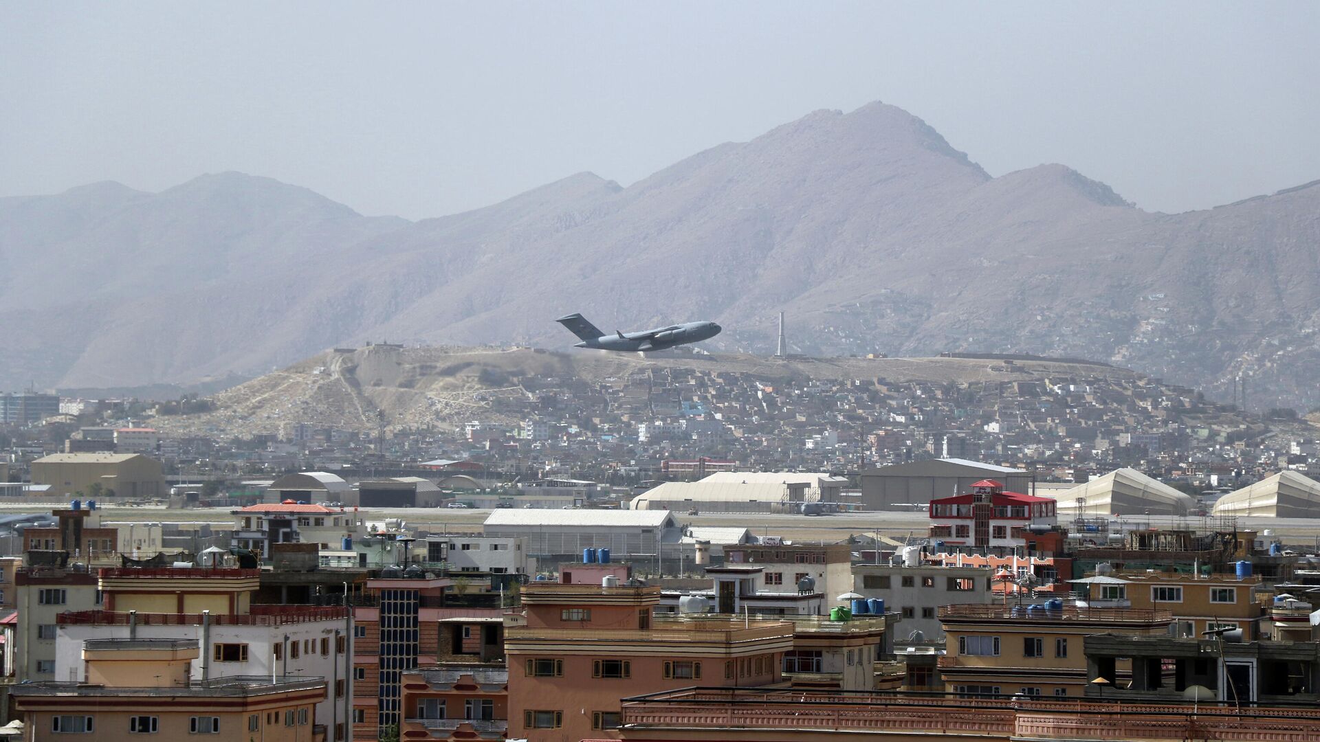 США запретили своим авиакомпаниям летать над большей частью Афганистана