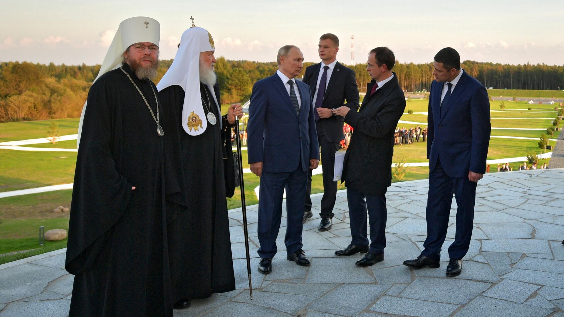 Президент РФ Владимир Путин принимает участие в церемонии открытия мемориального комплекса Князь Александр Невский с дружиной в деревне Самолва на берегу Чудского озера в Псковской области Президент РФ Владимир Путин принимает участие в церемонии открытия мемориального комплекса Князь Александр Невский с дружиной в деревне Самолва на берегу Чудского озера в Псковской области - РИА Новости, 1920, 14.09.2021