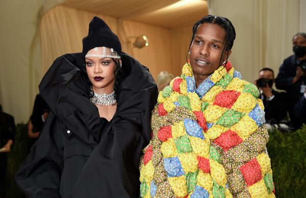 Рианна и ASAP на балу Института костюма Met Gala в Нью-Йорке Рианна и ASAP на балу Института костюма Met Gala в Нью-Йорке