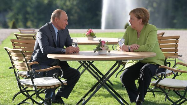 Президент РФ Владимир Путин и федеральный канцлер ФРГ Ангела Меркель во время встречи в резиденции правительства ФРГ Мезеберг Президент РФ Владимир Путин и федеральный канцлер ФРГ Ангела Меркель во время встречи в резиденции правительства ФРГ Мезеберг