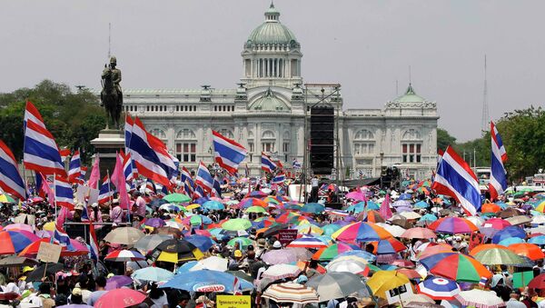 Антиправительственные демонстрации в Бангкоке. Архивное фото Антиправительственные демонстрации в Бангкоке. Архивное фото