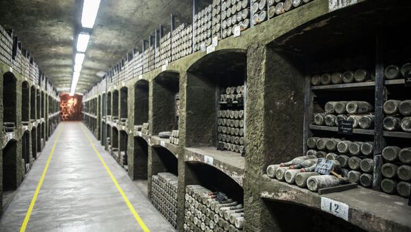 Винодельческий завод Массандра в Крыму. Архивное фото Винодельческий завод Массандра в Крыму. Архивное фото