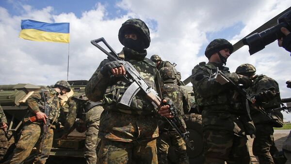 Бойцы Украинской армии недалеко от города Славянска Бойцы Украинской армии недалеко от города Славянска