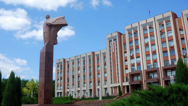Памятник Ленину в Тирасполе, Приднестровье. Архивное фото Памятник Ленину в Тирасполе, Приднестровье. Архивное фото