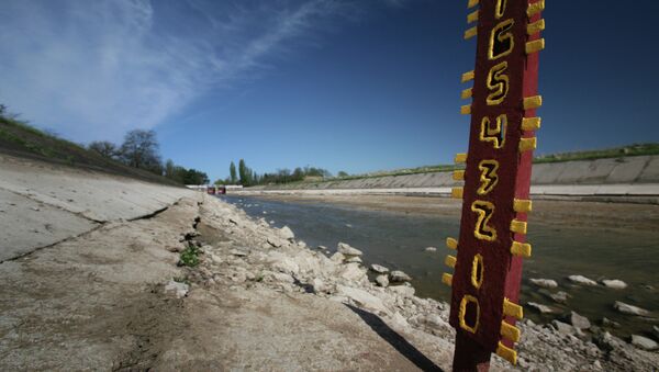 Мерные уровни, показывающие полное отсутствие воды в Северо-Крымском канале Мерные уровни, показывающие полное отсутствие воды в Северо-Крымском канале