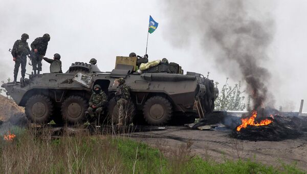 Украинские военные близ Славянска, 2 мая 2014 Украинские военные близ Славянска, 2 мая 2014