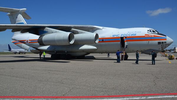 Самолет Ил-76 МЧС России в Симферополе Самолет Ил-76 МЧС России в Симферополе