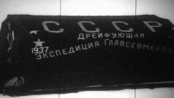 Первыми на Северном полюсе зимовали советские полярники. Съемки 1937 года Первыми на Северном полюсе зимовали советские полярники. Съемки 1937 года