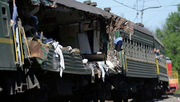 Пассажирский и грузовой поезда столкнулись в Подмосковье Пассажирский и грузовой поезда столкнулись в Подмосковье